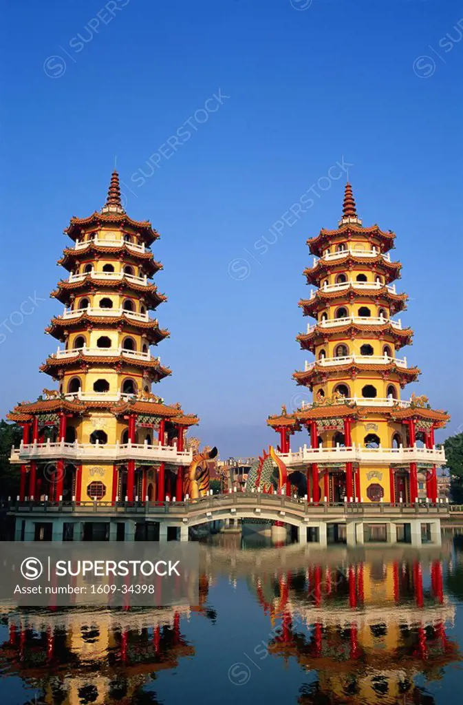 Taiwan, Kaohsiung, Lotus Lake, Dragon and Tiger Pagodas