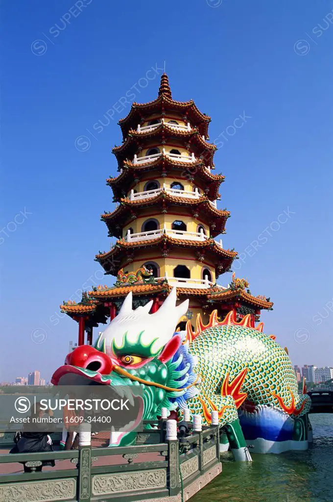 Taiwan, Kaohsiung, Lotus Lake, Dragon and Tiger Pagodas
