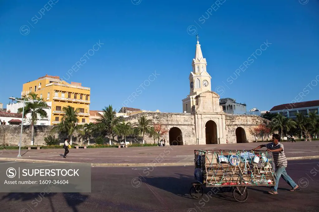 Colombia, Bolivar, Cartagena De Indias, Plaza de la Paz, Porta del Reloj _ the main gateway to the old walled city and Clocktower