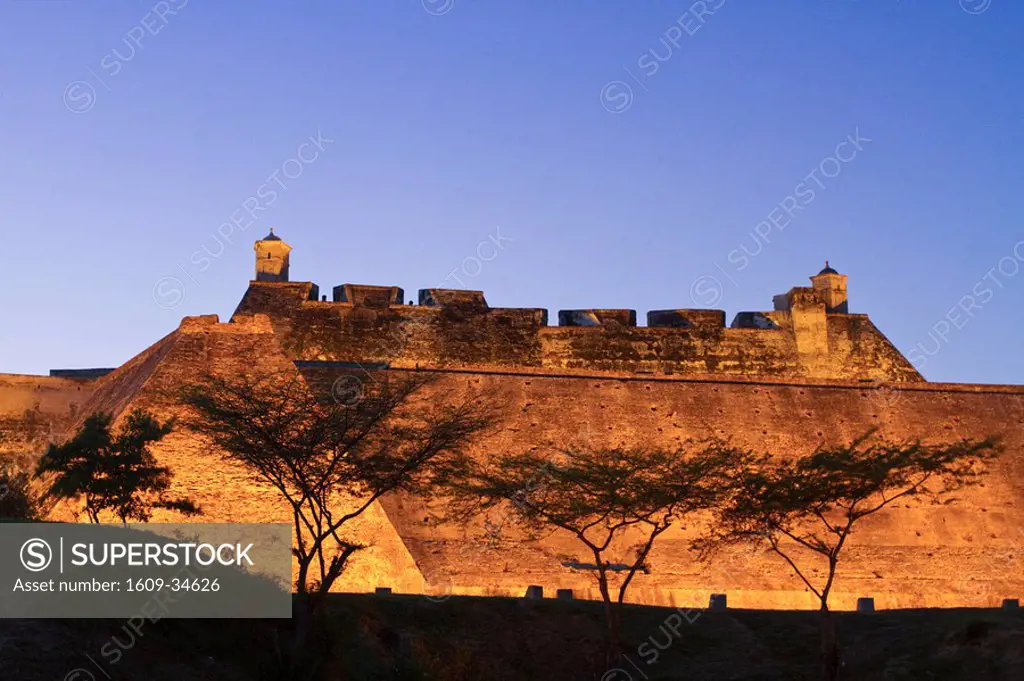 Colombia, Bolivar, Cartagena De Indias, San Felipe Castle _ Castillo de San Felipe de Barajas at night