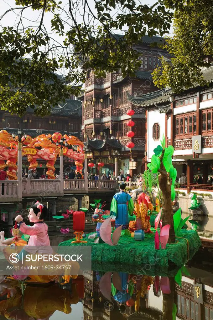 China, Shanghai, Old Town, Yuyuan Gardens and Bazaar, Lake Pavillion Teahouse