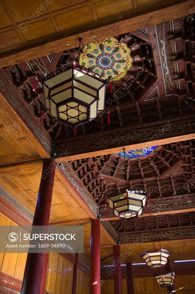 China, Yunnan Province, Lijiang, Old Town, Interior detail of the Mu Family Mansion, former home of Naxi Chieftain