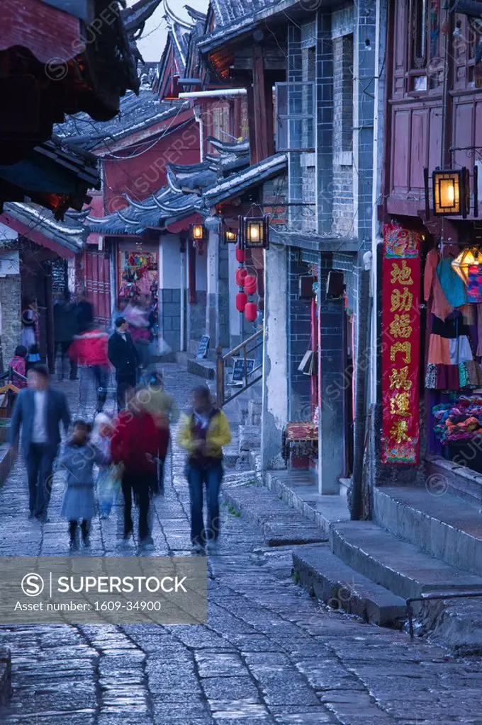China, Yunnan Province, Lijiang, Old Town, Xinhua Jie restaurant street, pedestrian traffic