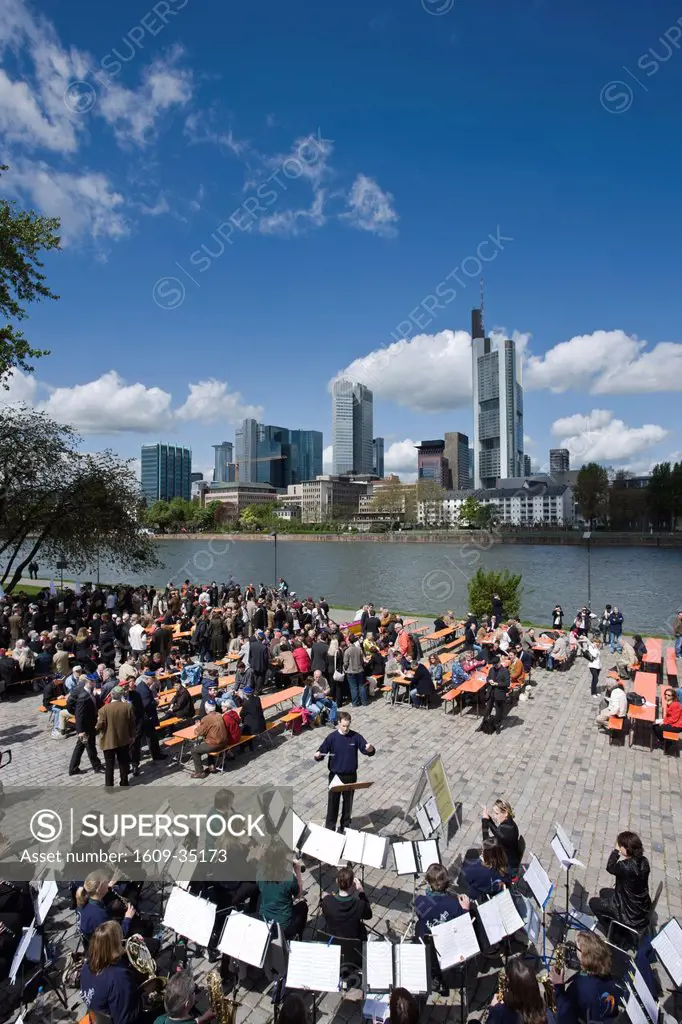 Germany, Hessen, Frankfurt_am_Main, Orchestra performing by river Main