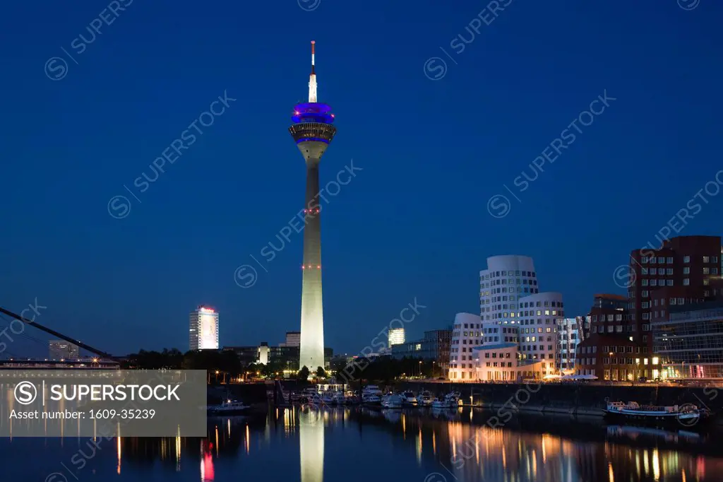 Germany, Rhineland_Westphalia, Dusseldorf, Medienhafen and Rhein Tower