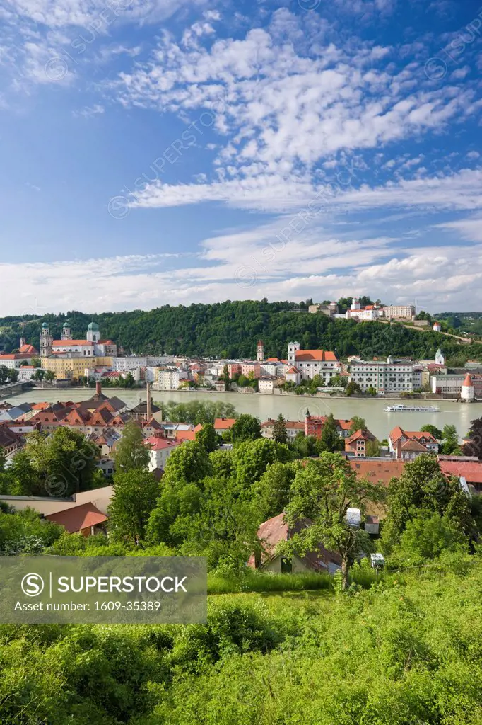 Germany, Bayern/Bavaria, Passau, Inn River view from Mariahilf monastery