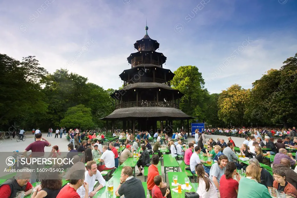 Germany, Bayern/Bavaria, Munich, Englisher Garten, Chinesischer Turm Beer Garden