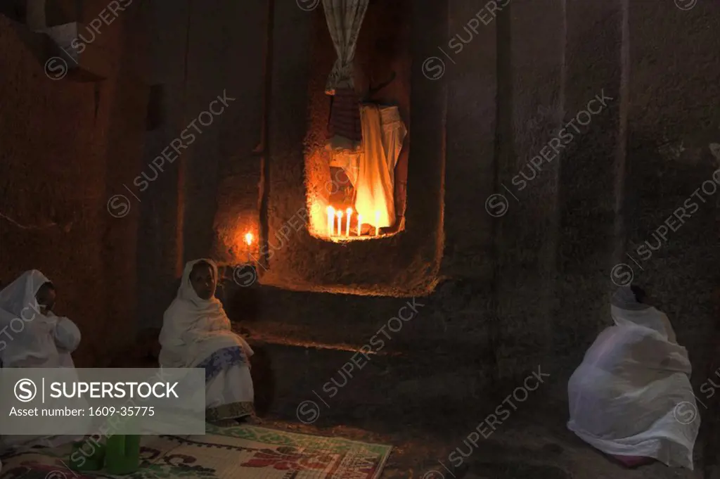 Ethiopia, Lalibela, Pilgrims inside church of Bet Medhane Alem Saviour of the World