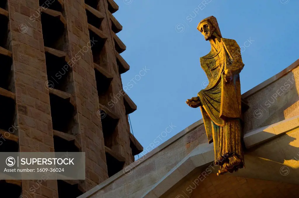 Spain, Barcelona, Sagrada Familia, Sculpture of the risen Christ