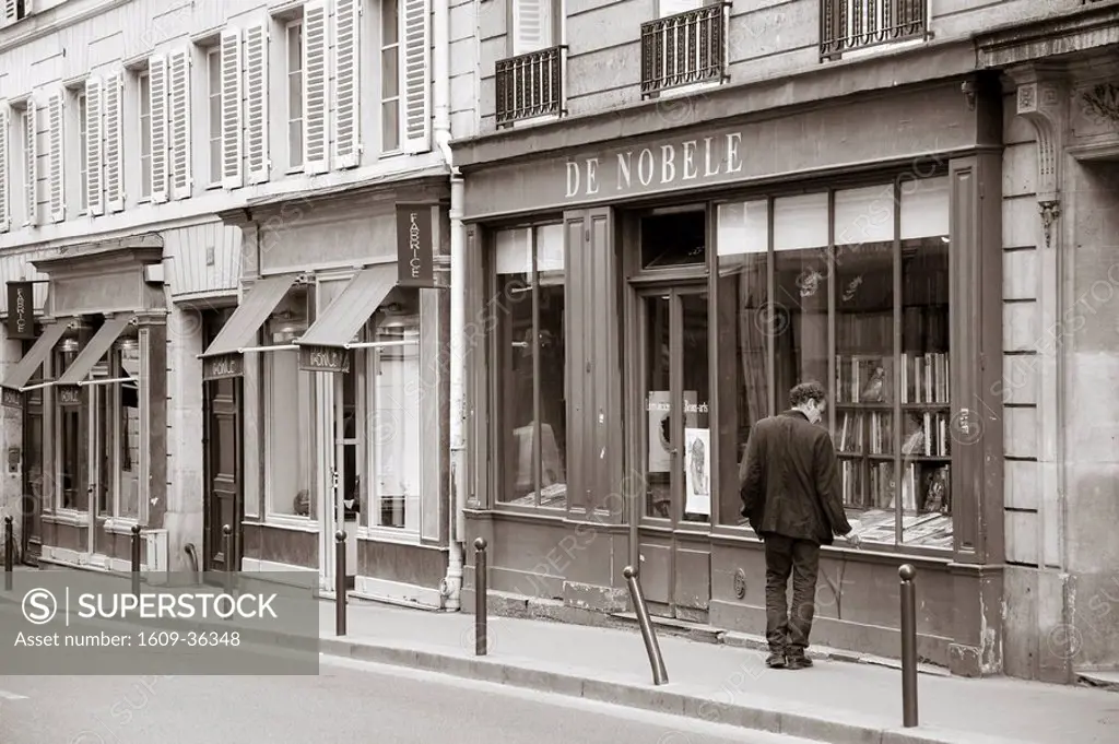 Bookshop, St. Germain des Pres district, Rive Guache, Paris, France