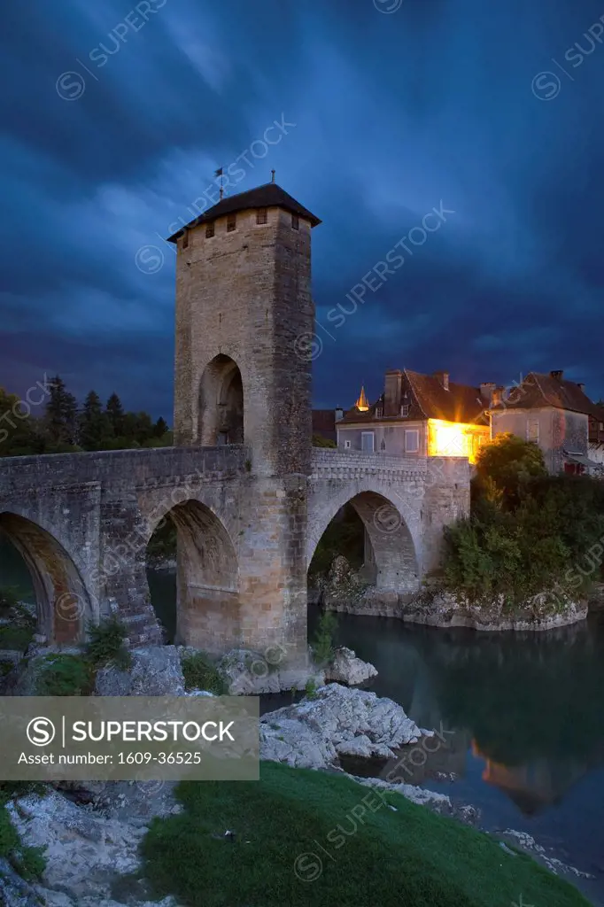 Fortified Bridge over the Gave de Pau, Orthez, Pyrenees_Atlantiques, Aquitaine, France