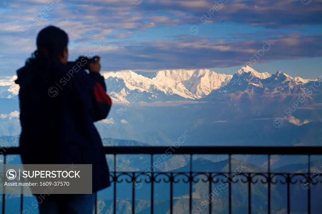 India, West Bengal, Darjeeling, Observation Hill, Bhanu Bhakta Sarini, Tourist taking photo of Kanchenjunga, Kangchendzonga