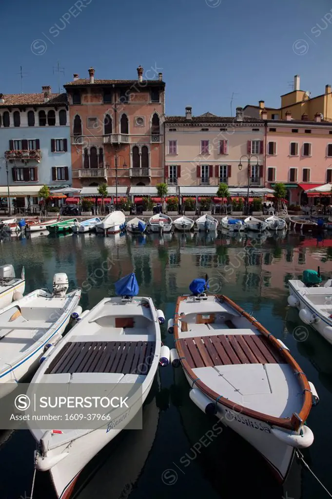 Italy, Lombardy, Lake District, Lake Garda, Desenzano del Garda, Porto Vecchio, old town harbor