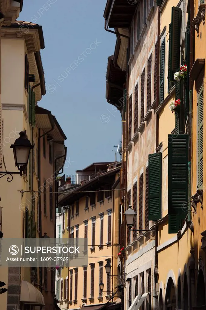 Italy, Lombardy, Lake District, Lake Garda, Salo, old town buildings