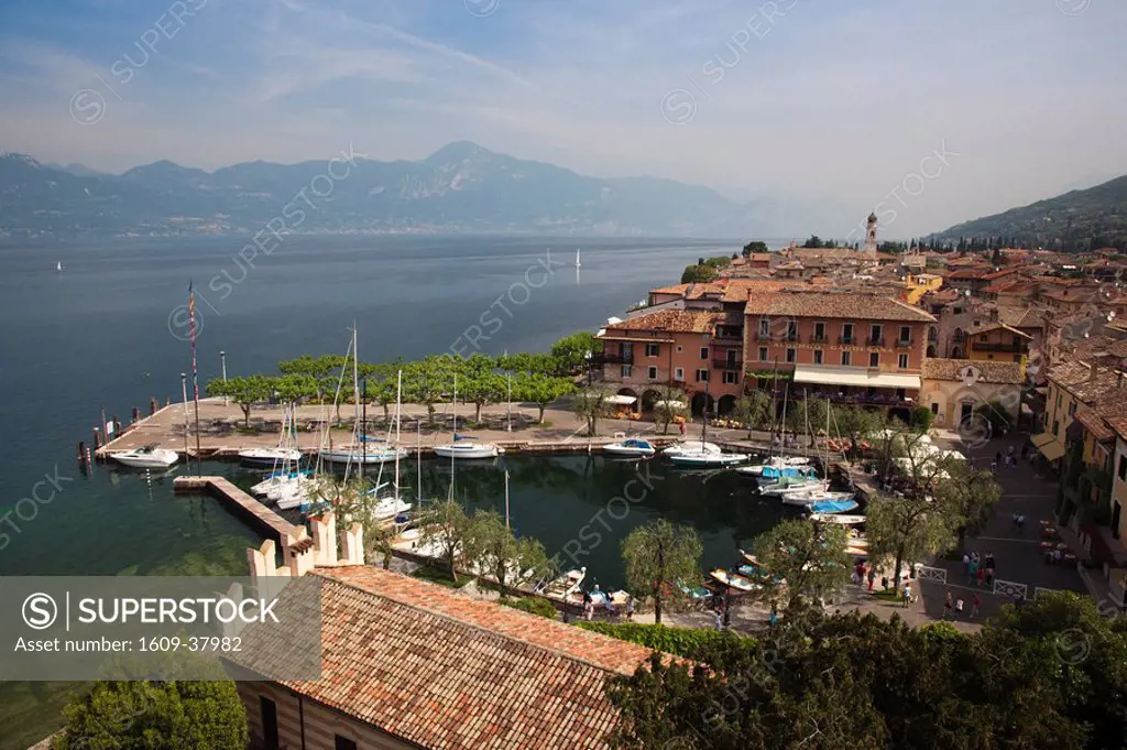 Italy, Veneto, Lake District, Lake Garda, Torri del Benaco, port view from Il Castello Scaligero castle