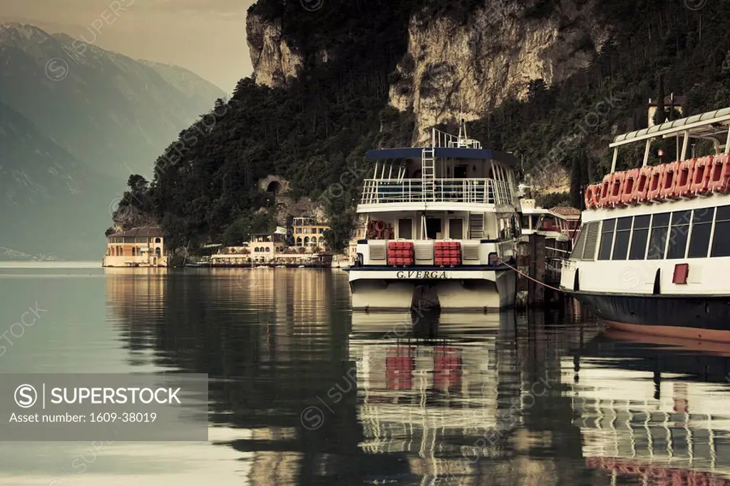 Italy, Trentino_Alto Adige, Lake District, Lake Garda, Riva del Garda, lake ferries