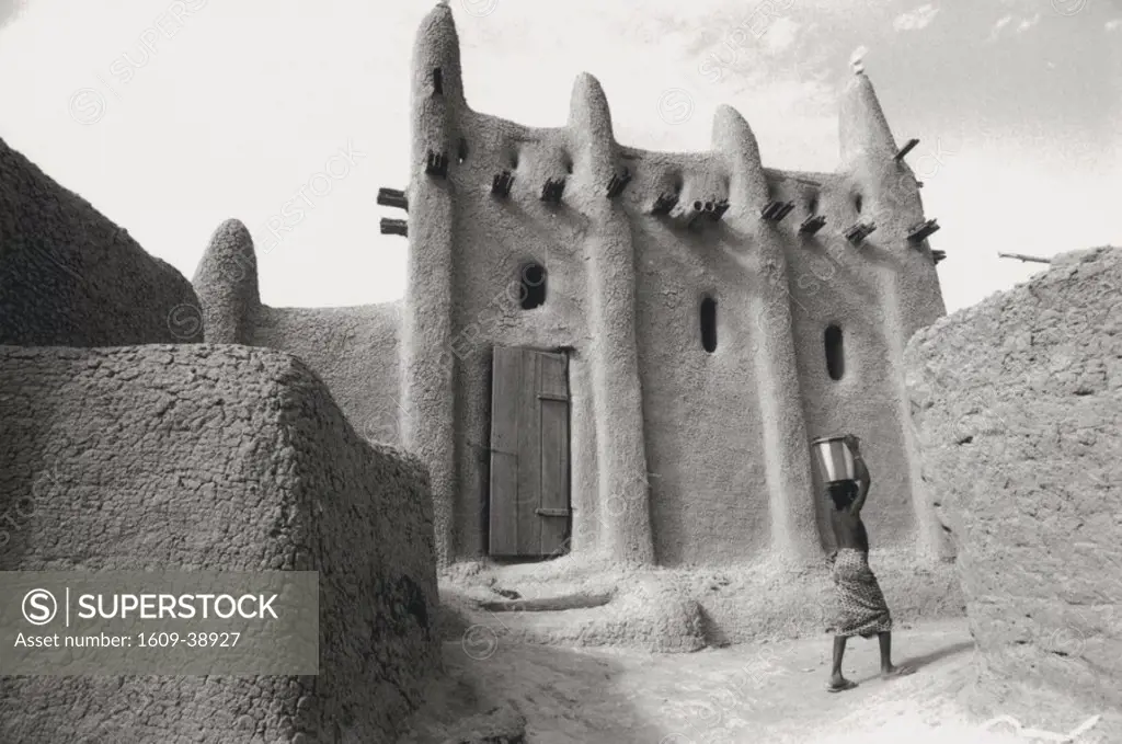 Mud building, nr Djenne, Mali