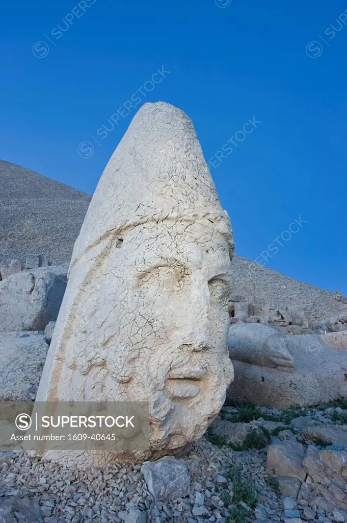 Ancient carved stone heads of the gods, head of Zeus, Nemrut Dagi, UNESCO World Heritage Site, Anatolia, Turkey