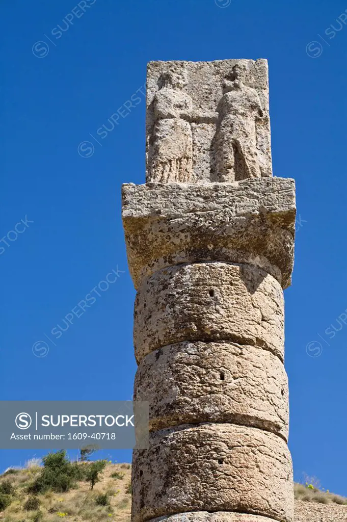 Turkey, Eastern Turkey, Nemrut Dagi NP, Karakus Tumulus, Column with Relief of 2 human figures