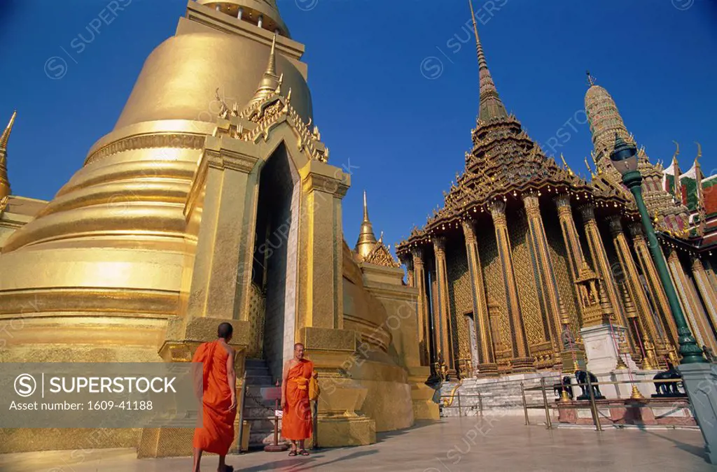 Thailand, Bangkok, Wat Phra Kaew, Grand Palace, Monks at the Grand Palace