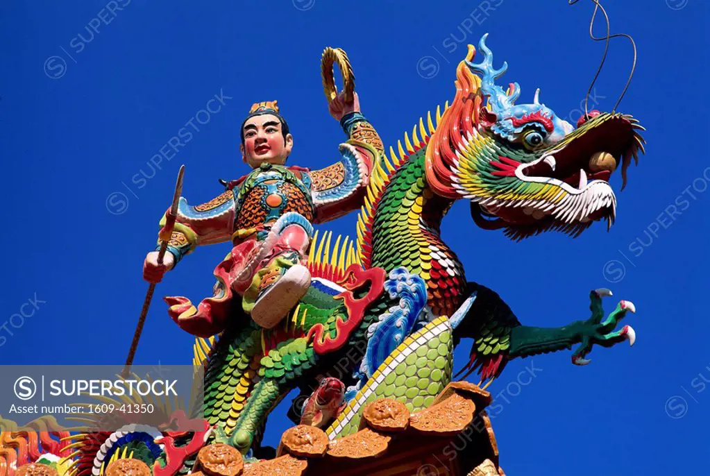 Taiwan, Kaohsiung, Cijin Island, Dragon Statue at Tianhou Temple