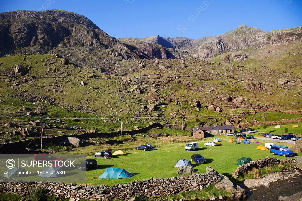 Wales, Gwynedd, Snowdonia National Park, Campsite and Mountains