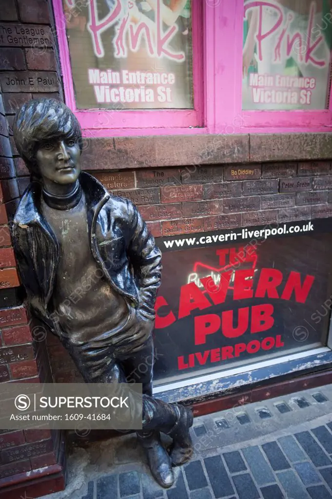 England, Liverpool, Mathew Street, John Lennon Statue and Cavern Pub Sign
