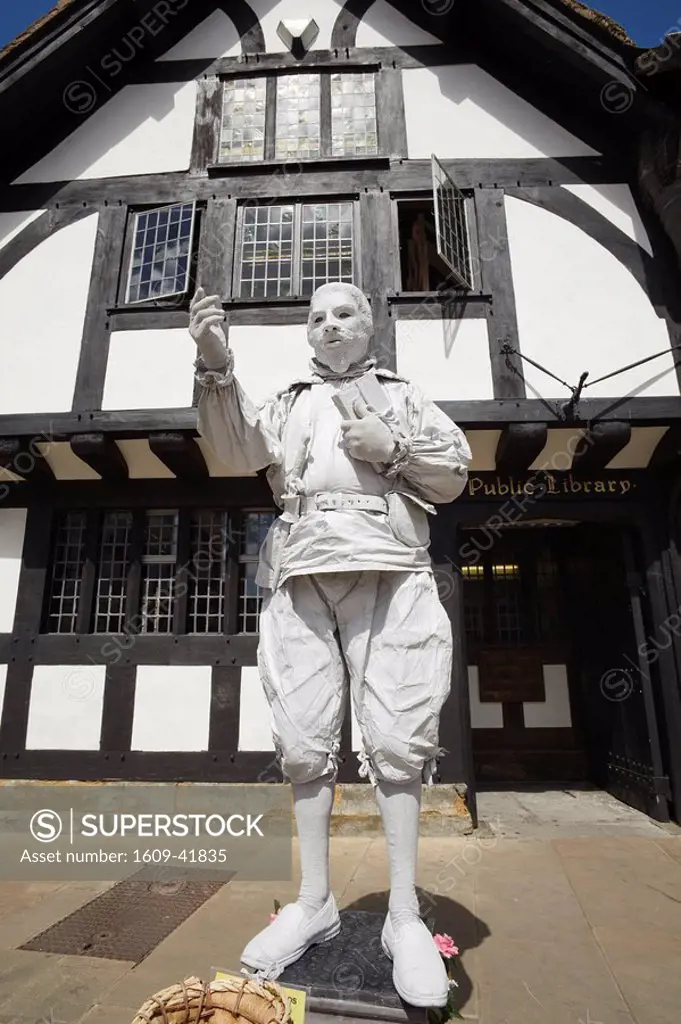 England, Warwickshire, Stratford upon Avon, Human Statue of Shakespeare