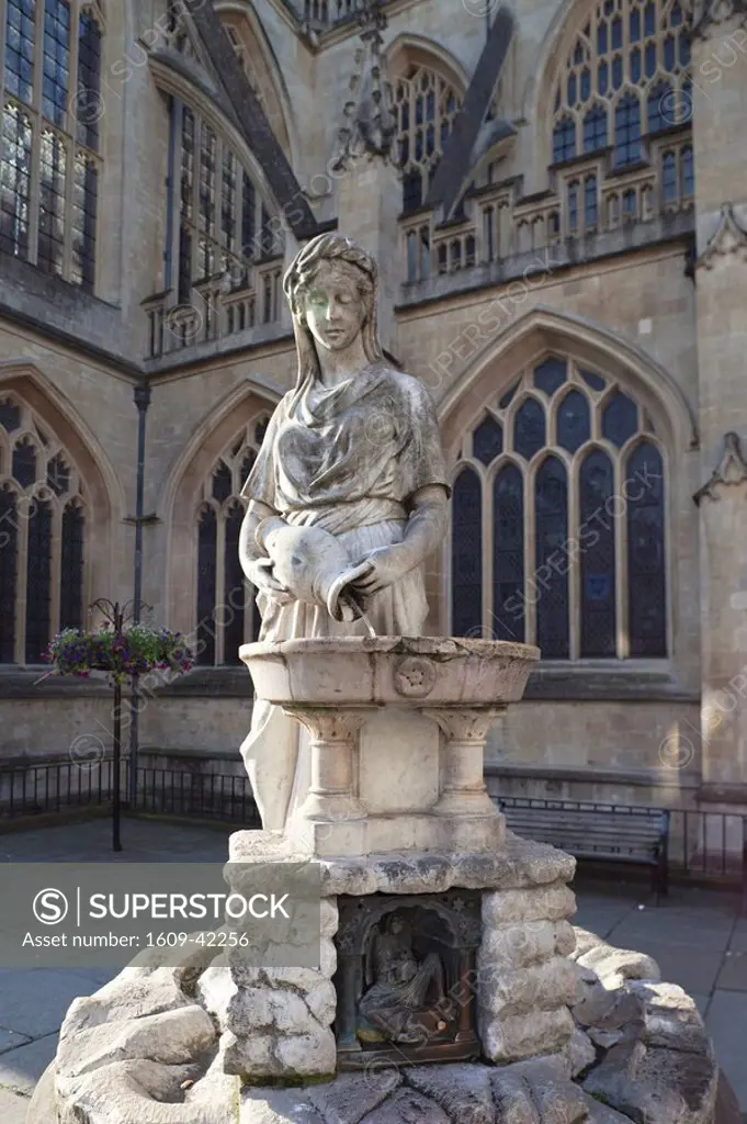 England, Somerset, Bath, Water Fountain and Bath Cathedral