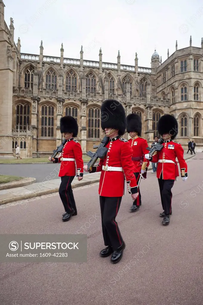 England, Berkshire, Windsor, Guards in Windsor Castle
