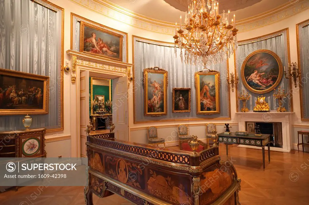 England, London, The Wallace Collection Art Gallery, The Oval Drawing Room
