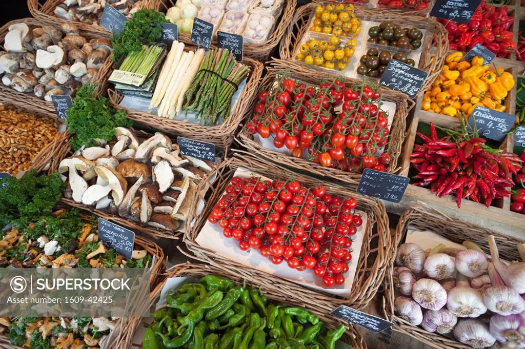 Germany, Bavaria, Munich, Viktualienmarkt, Vegetable Stall