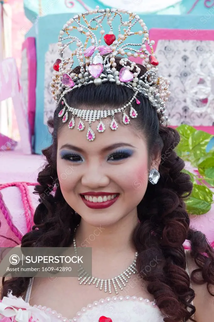 Thailand, Chiang Mai, Beauty Queen at Chiang Mai Flower Festival Parade