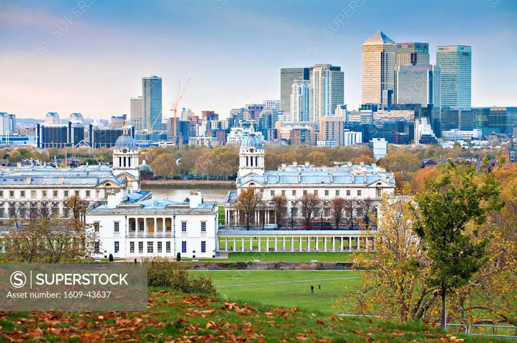 England, London, Greenwhich, Royal Greenwich Park, National Maritime Musuem, and Canary Wharf in Autumn