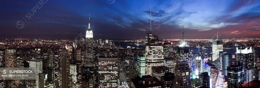 USA, New York City, Empire State Building and lower Manhattan Skyline