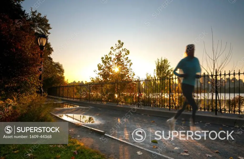 USA, New York, Manhattan, Central Park, morning joggers