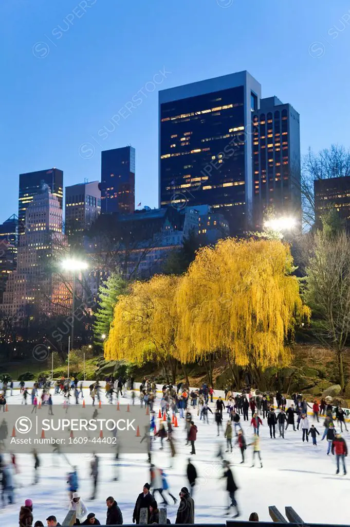 USA, New York City, Manhattan, Wollman Ice rink in Central Park