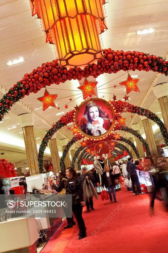 USA, New York, Manhattan, Macy`s department store decorated at Christmas