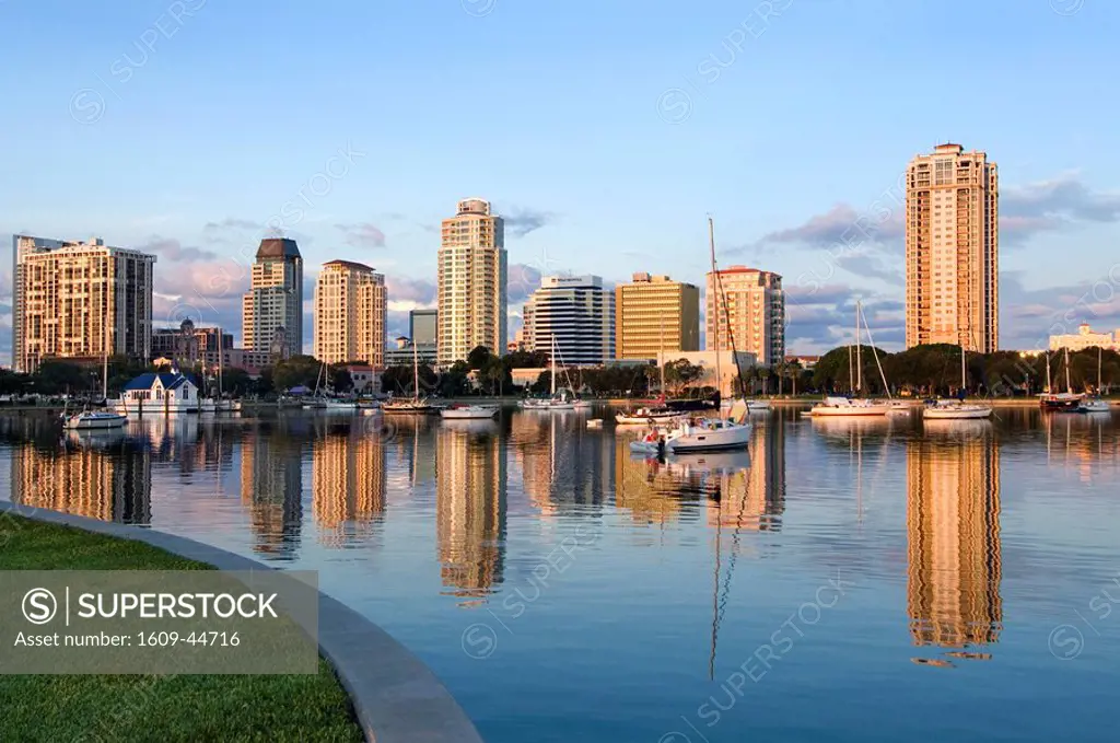 USA, Florida, Saint Petersburg, Skyline, Tampa Bay