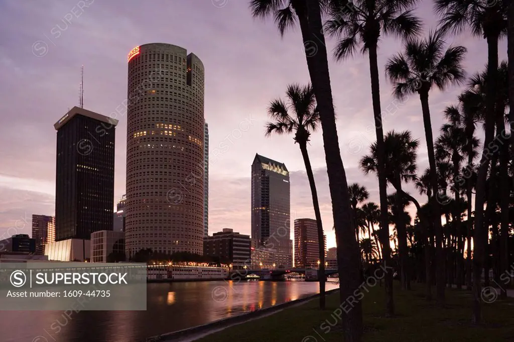 USA, Florida, Tampa, skyline from Hillsborough River