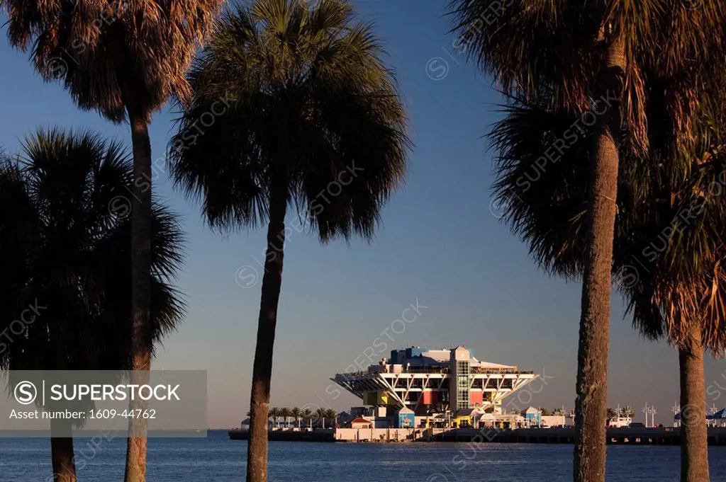USA, Florida, St. Petersburg, The Pier, Tampa Bay