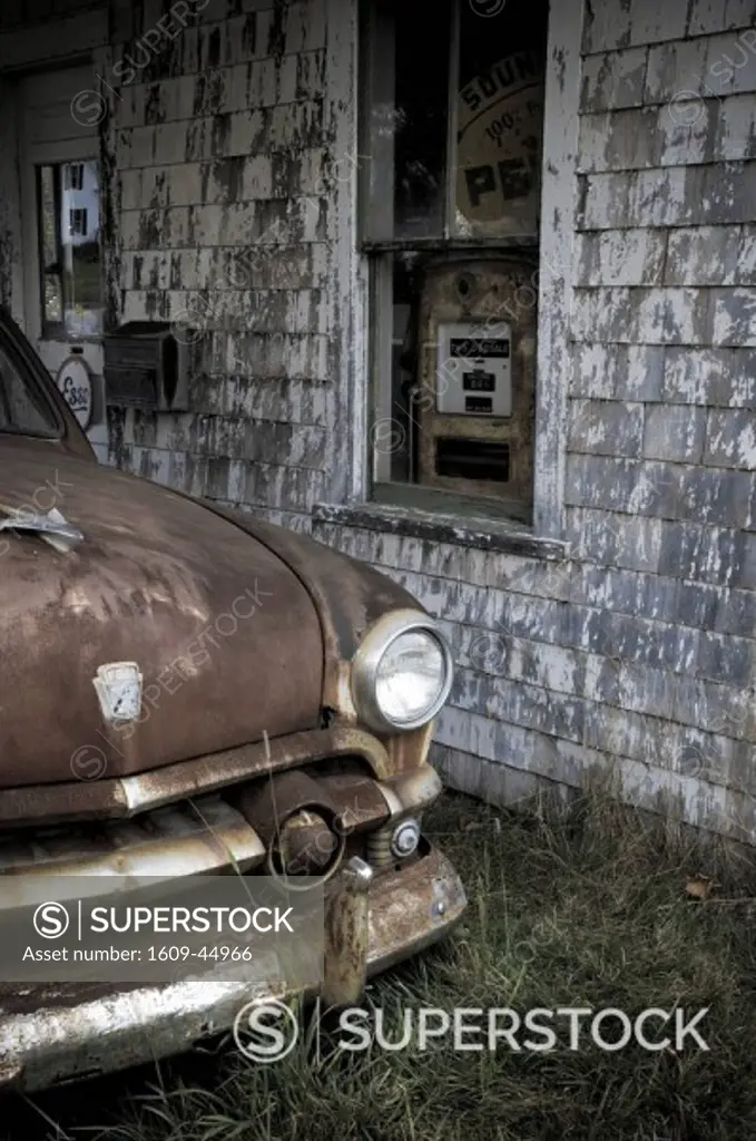 USA, Maine, Potter, Old Gas Station