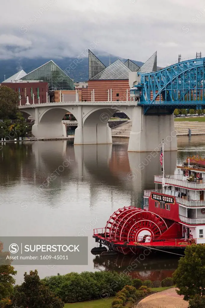 USA, Tennessee, Chattanooga, Delta Queen riverboat, Tennessee River