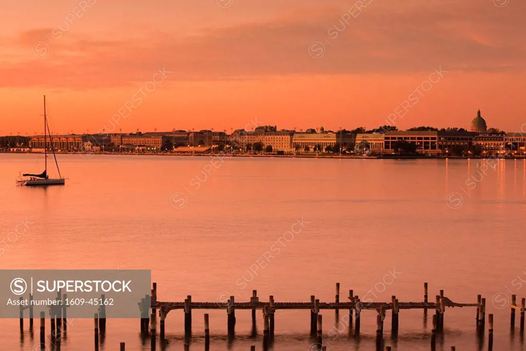 USA, Maryland, Annapolis, US Naval Academy from the Severn River