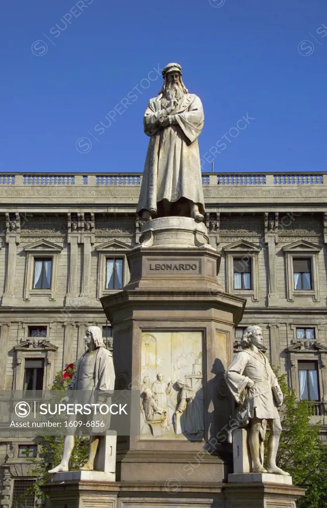 Leonardo da Vinci Statue, Piazza della Scala, Milan, Italy