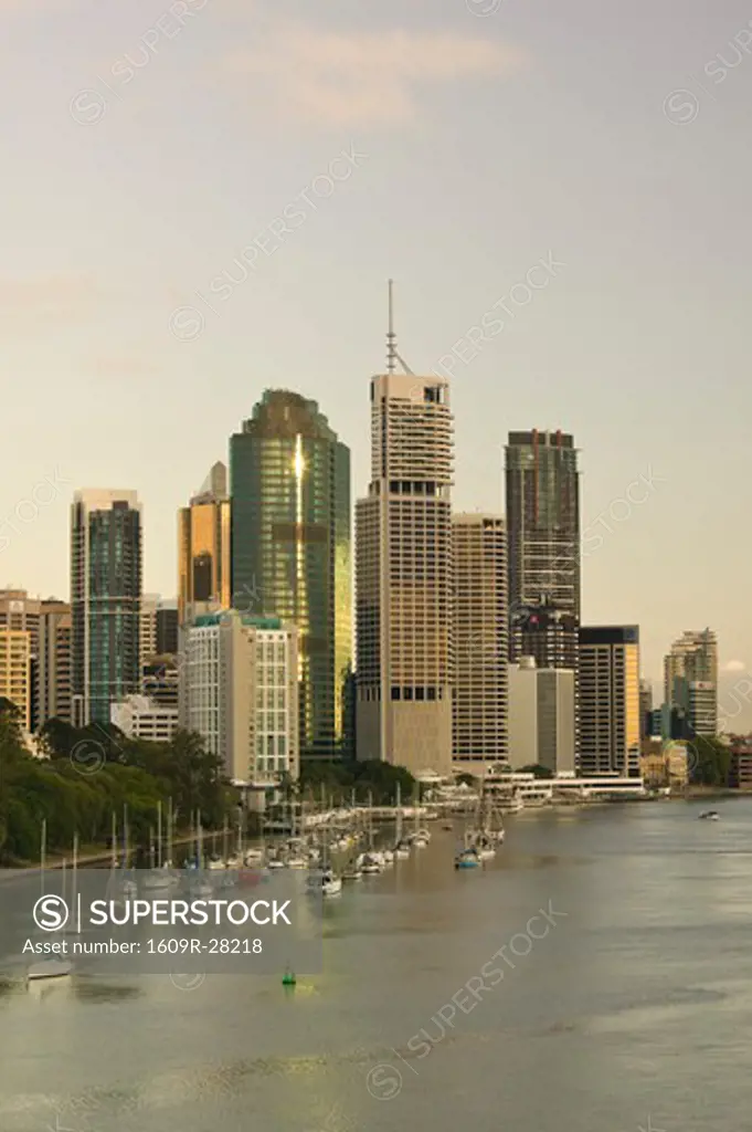 Australia, Queensland, Brisbane, Central Business District viewed from Kangaroo Point