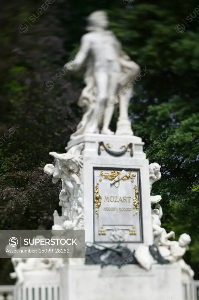 Mozart Statue, Burggarten / Palace Gardens, Vienna, Austria