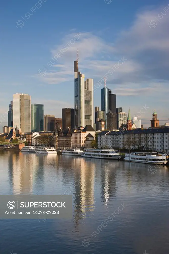 Germany, Hessen, Frankfurt-am-Main, City View along Main River