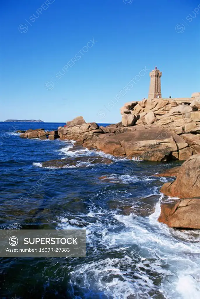 Ploumanach Lighthouse, Cote de Granit Rose, Cotes d'Amor, Brittany, France