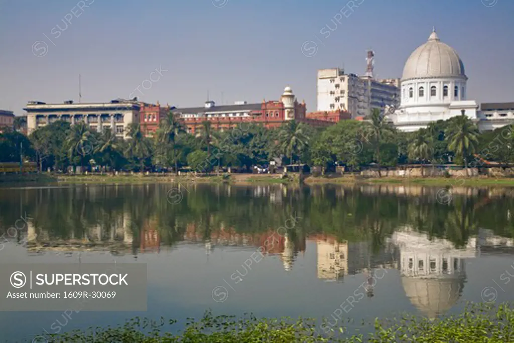 India, West Bengal, Kolkata, Calcutta, Dalhousie Square, General Post Office and Customs house, Central reservoir lake - tank